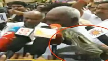 பொன்.ராதா மீது செருப்பு வீச்சால் அதிர்ச்சி - வாலிபர் கைது