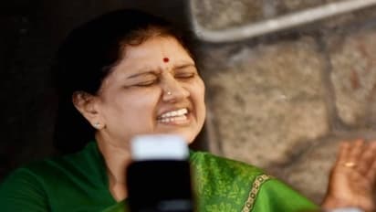 நீங்க சொன்னா நான் சொல்றேன்...! விசாரணை ஆணையத்துக்கே கேள்வி எழுப்பிய சசிகலா...!