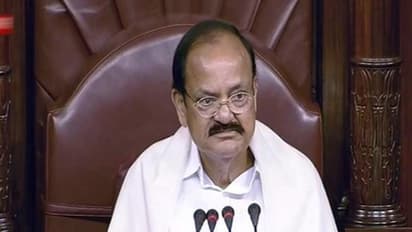 ஆங்கிலேயர் கால பழக்கத்தை அவையில் மாற்றிய வெங்கையா நாயுடு..!