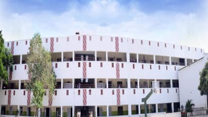 அகில இந்திய டென்னிஸ்: பெரம்பலூர் கோல்டன் கேட்ஸ் மெட்ரிக் பள்ளி மாணவர் முதலிடம் பெற்று அசத்தல்...