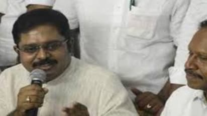 இன்றைக்கு என்ன பரிசு ? ஆவலுடன் காத்திருக்கும் ஆர்,கே.நகர் தொகுதி மக்கள்…