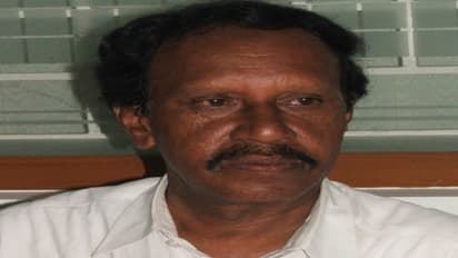 "வேதா இல்லம் பத்தி என்கிட்ட கேட்காதீங்கப்பா…" - தலைதெறிக்க ஓடிய தம்பிதுரை