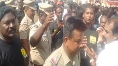 தடையை மீறி ஸ்டெர்லைட் போராட்டம்.... ஆட்சியர் அலுவலகத்தை முற்றுகையிட மக்கள் பேரணி