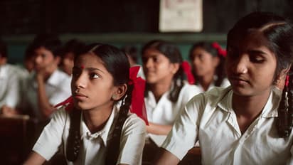 Guinness World Record: 550 Lucknow students extract DNA simultaneously