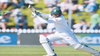 தடுமாறினாலும், சுதாரித்து ஆடியதால் தென் ஆப்பிரிக்காதான் லீடிங்க்…