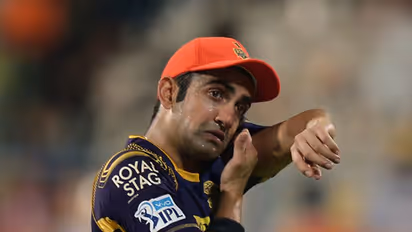 కశ్మీరీ చిన్నారి ఏడ్చే ఫొటో చూసిన గౌతం గంభీర్ ఏం చేశాడంటే ?