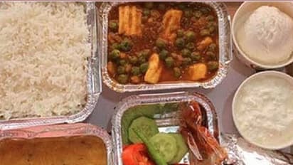 ರೈಲು ಆಹಾರ ತಿನ್ನುತ್ತಿದ್ದೀರಾ : ಹಾಗಾದರೆ ಕಾದಿದೆ ಗ್ರಹಚಾರ