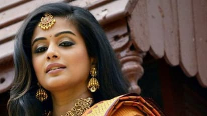 ‘మీటూ’: ప్రియమణి కామెంట్స్, ఎవరిని ఉద్దేశించో