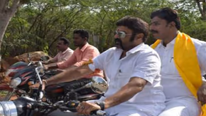 హిందూపురంలో బుల్లెట్ మీద బాలయ్య సందడి