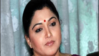 செயலற்ற தமிழக காங்கிரஸ்...! சிறப்பாக பணியாற்றாத திருநாவுக்கரசர்...! கொளுத்திப்போடும் குஷ்பு