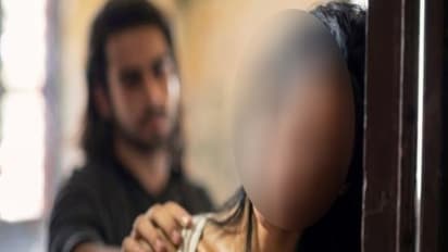 பெண்கள் உடலை தொடுவது மட்டும் அல்ல! இவைகளும் பாலியல் பலாத்காரங்கள் தான்! அதிர வைக்கும் தகவல்!