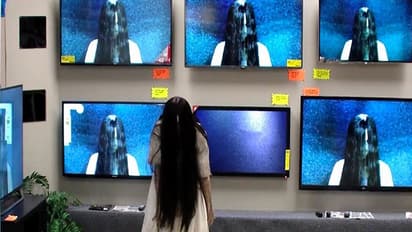 (ವಿಡಿಯೋ)ಎಚ್ಚರ! ಟಿವಿಯಿಂದ ಹೊರಬರುತ್ತಿವೆ ಪ್ರೇತಾತ್ಮಗಳು: ಈ ಪ್ರೇತಾತ್ಮ ಮಾಡಿದ್ದೇನು?