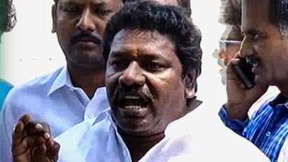 ஆமாம்.. நான் இரட்டை இலையில் ஜெயிச்சவன் தான்... அதற்கு நீங்க பண்ற ஆட்டூழியத்த கேட்க கூடாதா? அறிவாலயத்தில் அதகளம் பண்ண கருணாஸ்...