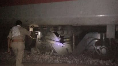 విజయవాడ- చెన్నై మార్గంలో పట్టాలు తప్పిన గూడ్స్