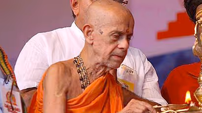 Pejavara Swami should not interfere in Lingayat debate says Congress