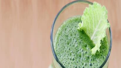 முட்டைகோஸை ஜூஸ் போட்டு குடித்தால் எவ்வளவு நல்லதுனு தெரிஞ்சுக்க இதை படிங்க...