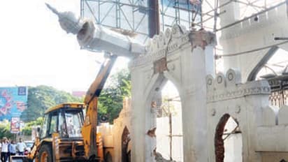 ಬೆಂಗಳೂರು: ಜಾನ್ಸನ್ ಮಾರ್ಕೆಟ್  ಬಳಿ ಮಸೀದಿ ಕಾಂಪೌಂಡ್ ತೆರವು