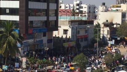 200 angry bank customers block city road, Hyderabad comes to a halt