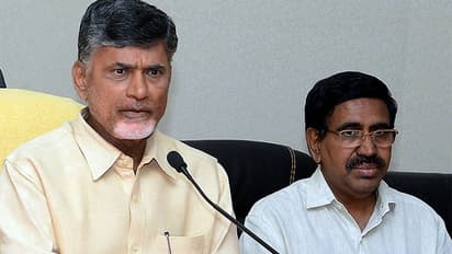 మాజీ మంత్రి నారాయణ కాలర్ పట్టుకున్న వైసీపీ విద్యార్థి నేత