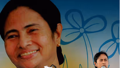 కేసీఆర్ తో మమత కటీఫ్: చంద్రబాబుకు ఆహ్వానం