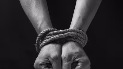 షాద్నగర్లో కిడ్నాప్ కలకలం.. టెన్త్ విద్యార్థిని ఎత్తుకుపోయిన దుండగులు