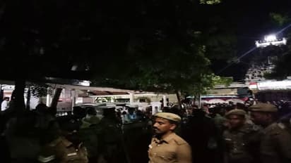 கோபாலபுரம் வீட்டிற்கு வெளியே அணைக்கப்பட்ட விளக்குகள்..!