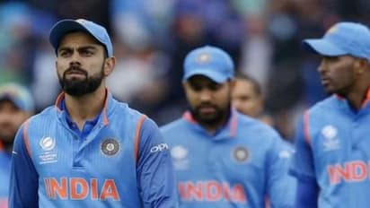 இந்தியாவின் தோல்வியைத் தாங்க முடியாமல் கிரிக்கெட் ரசிகர் இரயில் முன் பாய்ந்து தற்கொலை…