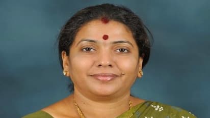 திமுகவை அண்ணா நகரில் அலறவிடும் அதிமுக.. வாக்குறுதிகளை அள்ளி வீசிய கோகுல இந்திரா..