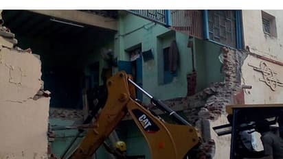 നാഗപട്ടണത്ത് ബസ് സ്റ്റാന്ഡ് തകര്ന്ന് എട്ട് മരണം