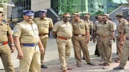 வெளியூர் அடியாட்கள் தங்கியுள்ளனரா? - லாட்ஜ்களில் போலீசார் அதிரடி சோதனை