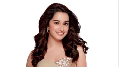 ആരാധകന്റെ ആവശ്യം കേട്ട് ഞെട്ടി ശ്രദ്ധ കപൂര്