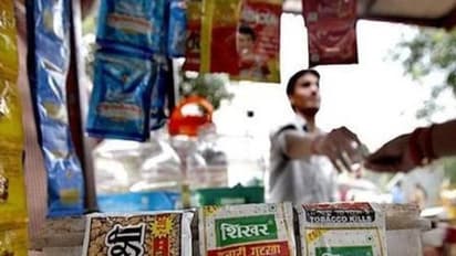 அசால்ட்டாக குட்கா விற்ற கல்லூரி மாணவர்..! அதிரடியாக மடக்கிப்பிடித்த காவல்துறையினர்..!