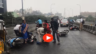 తెలుగుతల్లి ప్లైఓవర్ పై డేంజర్..యమ డేంజర్ (వీడియో)