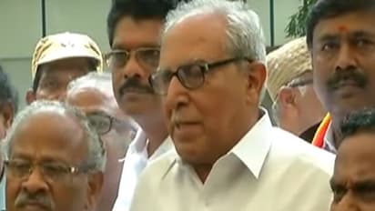 பண்டிகை காலங்களில் மக்கள் பாதிக்கப்படக்கூடாது - ஸ்டிரைக்கை கேன்சல் செய்த போக்குவரத்து ஊழியர்கள்...!