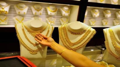 Gold Rate Today: 'നീ തങ്കപ്പനല്ലടാ.. പൊന്നപ്പൻ'; സ്വർണവില വീണ്ടും താഴേക്ക്