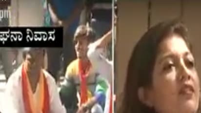 (ವಿಡಿಯೋ) ನಟಿ ಮೇಘನಾ ರಾಜ್ ಮನೆ ಮುಂದೆ ಕನ್ನಡಪರ ಸಂಘಟನೆಗಳ ಮುಂದೆ ಪ್ರತಿಭಟನೆ : ಏಕೆ ಗೊತ್ತೆ ಈ ವಿಡಿಯೋ ನೋಡಿ