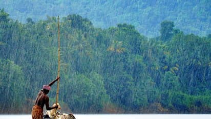 രാജ്യത്തിന്റെ തെക്ക്-പടിഞ്ഞാറൻ തീരത്ത് കനത്ത മഴ