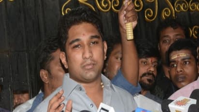 அதாவது "வரி கட்டிட்டா பிளாக் மணி ஒயிட்டாயிடும் ...அப்படிதானே..!? சரி அப்படியே செஞ்சுடுறேன்...விவேக் புது விளக்கம்..!