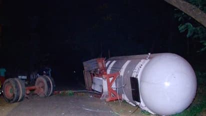 കുറ്റിപ്പുറത്ത് പാചകവാതക ടാങ്കര് മറിഞ്ഞു; പ്രദേശത്ത് ജാഗ്രത