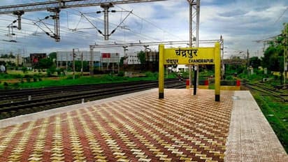 महाराष्ट्र में रेलवे का फुट ओवरब्रिज ढहा, हादसे के वक्त काफी लोग थे मौजूद