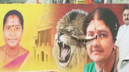 டிடிவி பதவி வழங்கியதற்கு எதிர்ப்பு - நள்ளிரவில் பேனர் கிழிப்பு!!