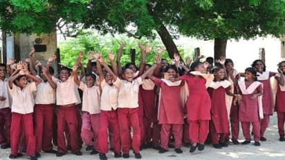 வருகிறது பள்ளி பாடத்திட்டங்களில் மாற்றம் - 9 பேர் கொண்ட குழு அமைப்பு!