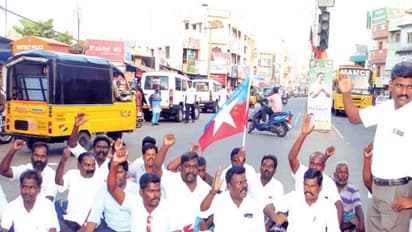 அனிதா தற்கொலைக்கு காரணமான மத்திய மாநில அரசுகளைக் கண்டித்து சாலை மறியல்…