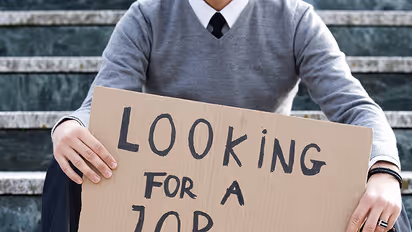 लोकसभा चुनाव के महीने में लुढ़कने के बाद अब दौड़ेगा सर्विस सेक्टर, आएंगी नई नौकरियां