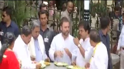 ಇಂದಿರಾ ಕ್ಯಾಂಟೀನ್: 10 ರೂ. ಊಟಕ್ಕೆ ಸಾಲ ಮಾಡಿದ ರಾಹುಲ್ ಗಾಂಧಿ.!!