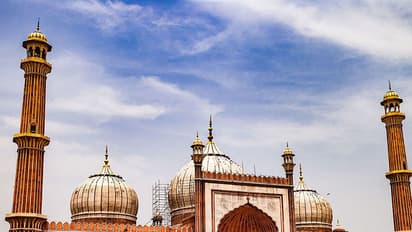 दारूल उलूम ने किया फतवा जारी, शादी की तारीख नहीं दे सकते लाल खत के जरिए