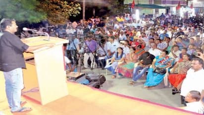 பிரதமர் சட்டத்தை இயற்றிவிட்டு வெளிநாட்டுக்குச் சென்று விடுவார். கஷ்டப்படுவது என்னமோ மக்கள்தான்– சீமான் சாடல்…