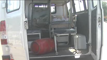 ವಿಜಯಪುರದ ವೈದ್ಯನಿಂದ ಸಾಮಾನು ಸಾಗಿಸಲು ಸರಕಾರಿ ಆ್ಯಂಬುಲೆನ್ಸ್ ಬಳಕೆ