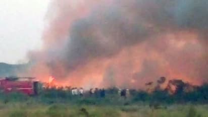 തടാകത്തിന് തീ പിടിച്ചു; രക്ഷാപ്രവര്ത്തനത്തിന് വെല്ലുവിളിയായി ഇഴജന്തുക്കള്
