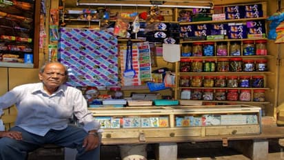 பள்ளிக்கு அருகில் வைத்திருக்கும் கடைகளுக்கு ஆப்பு ....நொறுக்கு தீனிக்கு இனி “NO”..